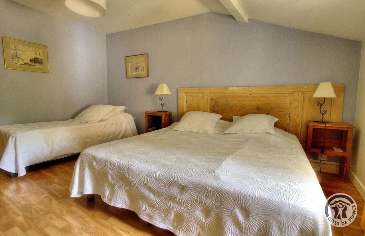 2 bedrooms, travel cot, free WiFi