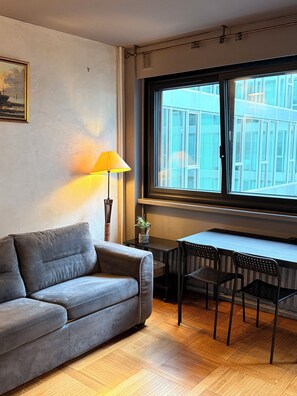 Living area - Central Cozy Apartment Paris 2nd District (Paris)