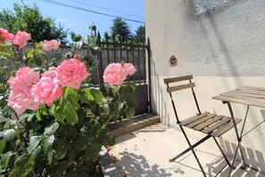 Terrace/patio - Aux Terrasses de Beauregard (SAINT GENIS LAVAL)