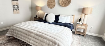 Executive furnished 4BR/4BA townhouse for 30+ day stays with 2-car garage