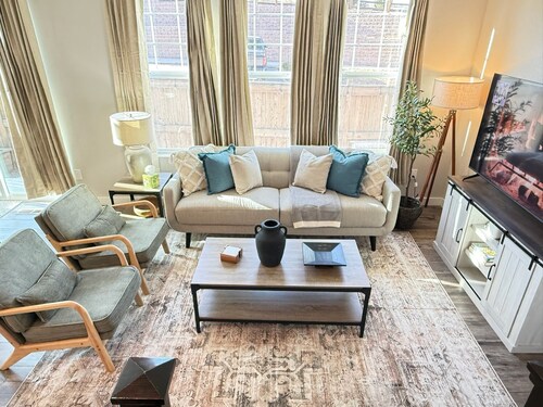 Executive furnished 4BR/4BA townhouse for 30+ day stays with 2-car garage