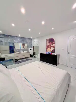 3 bedrooms, iron/ironing board, WiFi, bed sheets