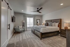 3 bedrooms, iron/ironing board, WiFi, bed sheets - Southern Utah Retreat 2 -Pool: Open & Heated (Washington)