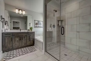 Shower, hair dryer, towels, soap - Southern Utah Retreat 2 -Pool: Open & Heated (Washington)