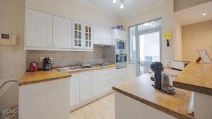 Private kitchen - Central Garden Apartment (Funchal)