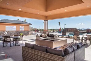 Outdoor dining - @ Zion Village PickleBall+Basketball Heated Pool (Hurricane)