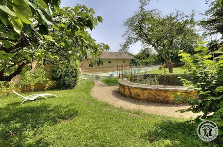 Property grounds. St-Jean-Baptiste - SAINT-JULIEN