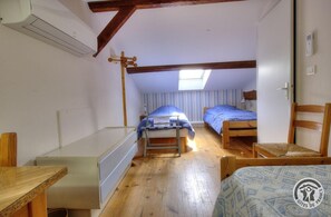 2 camere, culla da viaggio, Wi-Fi gratuito