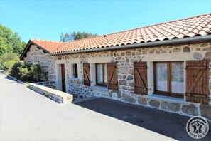 Exterior - Gîte de l'Ouest - LONGESSAIGNE (LONGESSAIGNE)