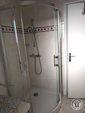 Shower - Les Griottes - SAIN-BEL (SAIN-BEL)