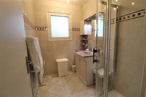 Shower - Les Griottes - SAIN-BEL (SAIN-BEL)
