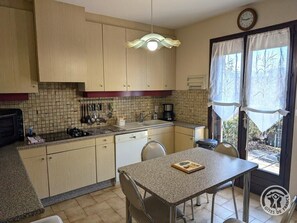 Microwave, oven, dishwasher, coffee/tea maker - Les Griottes - SAIN-BEL (SAIN-BEL)