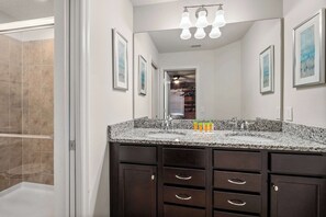 Shower - Elegant villa near Disney w/ pool & gameroom (Kissimmee)