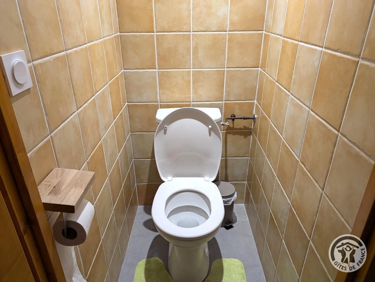 Gîte "L'Echilette" à Montrottier (Rhône - Monts du Lyonnais : les toilettes (1er étage).