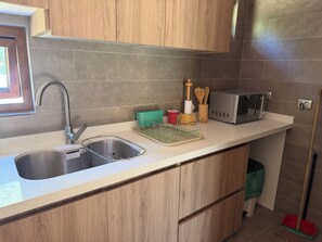 Fridge, microwave, oven, stovetop - Beautiful house in Pucon for 6 people (Pucon)