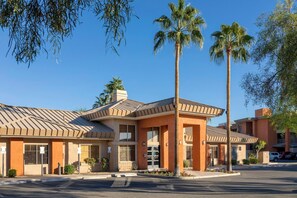 Exterior - 1 Bedroom Presidential Suite with view of golf course (Scottsdale)