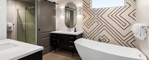 Hair dryer, towels, soap, toilet paper - 1 Bedroom Presidential Suite with view of golf course (Scottsdale)