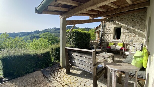 Terrace/patio - Grand gîte du Hameau d'Amignié (VERNAY)