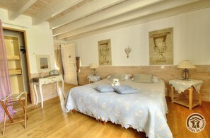 Travel crib, free WiFi - Grand gîte du Hameau d'Amignié (VERNAY)