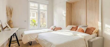 1 soverom, strykejern/-brett, internettilgang og sengetøy