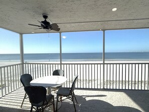 Outdoor dining - Gateway Villas #496 "Island Oasis" 2 Bedroom Beachfront (Fort Myers Beach)