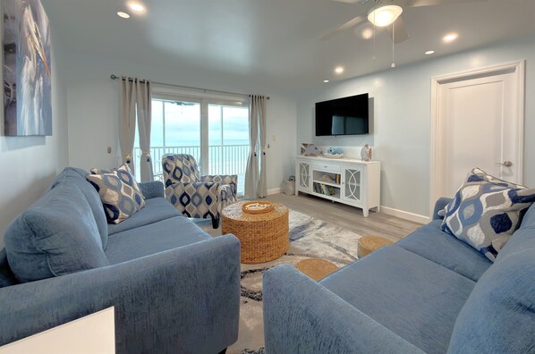 Smart TV - Gateway Villas #496 "Island Oasis" 2 Bedroom Beachfront (Fort Myers Beach)