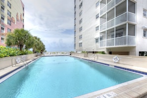 A heated pool - Gateway Villas #496 "Island Oasis" 2 Bedroom Beachfront (Fort Myers Beach)