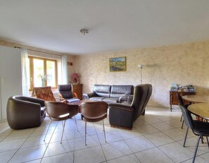 TV, fireplace - La Roue à Aubes - LONGES (LONGES)