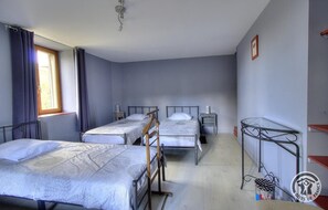 6 bedrooms, travel cot, free WiFi