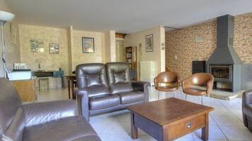 Télévision, cheminée