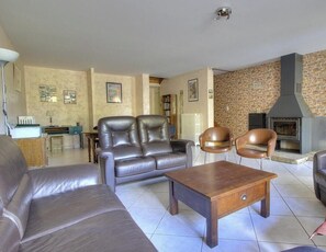 TV, fireplace - La Roue à Aubes - LONGES (LONGES)