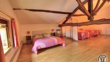 2 chambres, fer et planche à repasser, lit parapluie, Wi-Fi gratuit