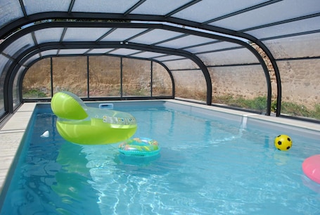 Pool. The 5 Feet of Vine