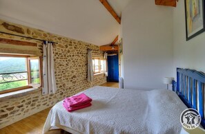 5 bedrooms, travel cot, free WiFi - The 5 Feet of Vine (EMERINGES)