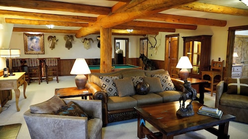 Tom Miner Yellowstone Lodge, minutes from Yellowstone Park.