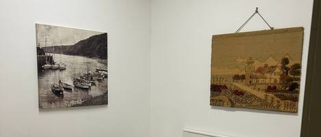 Iron/ironing board, internet, bed sheets