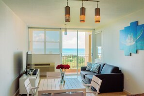 Huoneisto, parveke, valtamerinäköala | Oleskelualue