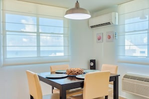 In-room dining - El Combate Oceanview Condos (Boquerón)