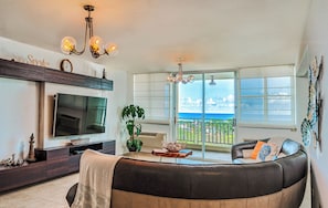 Apartemen, balkon, pemandangan samudra | Area keluarga