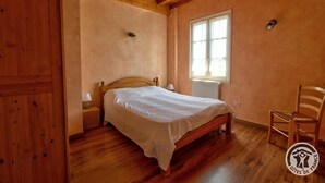 2 chambres, fer et planche à repasser, lit parapluie, Wi-Fi gratuit
