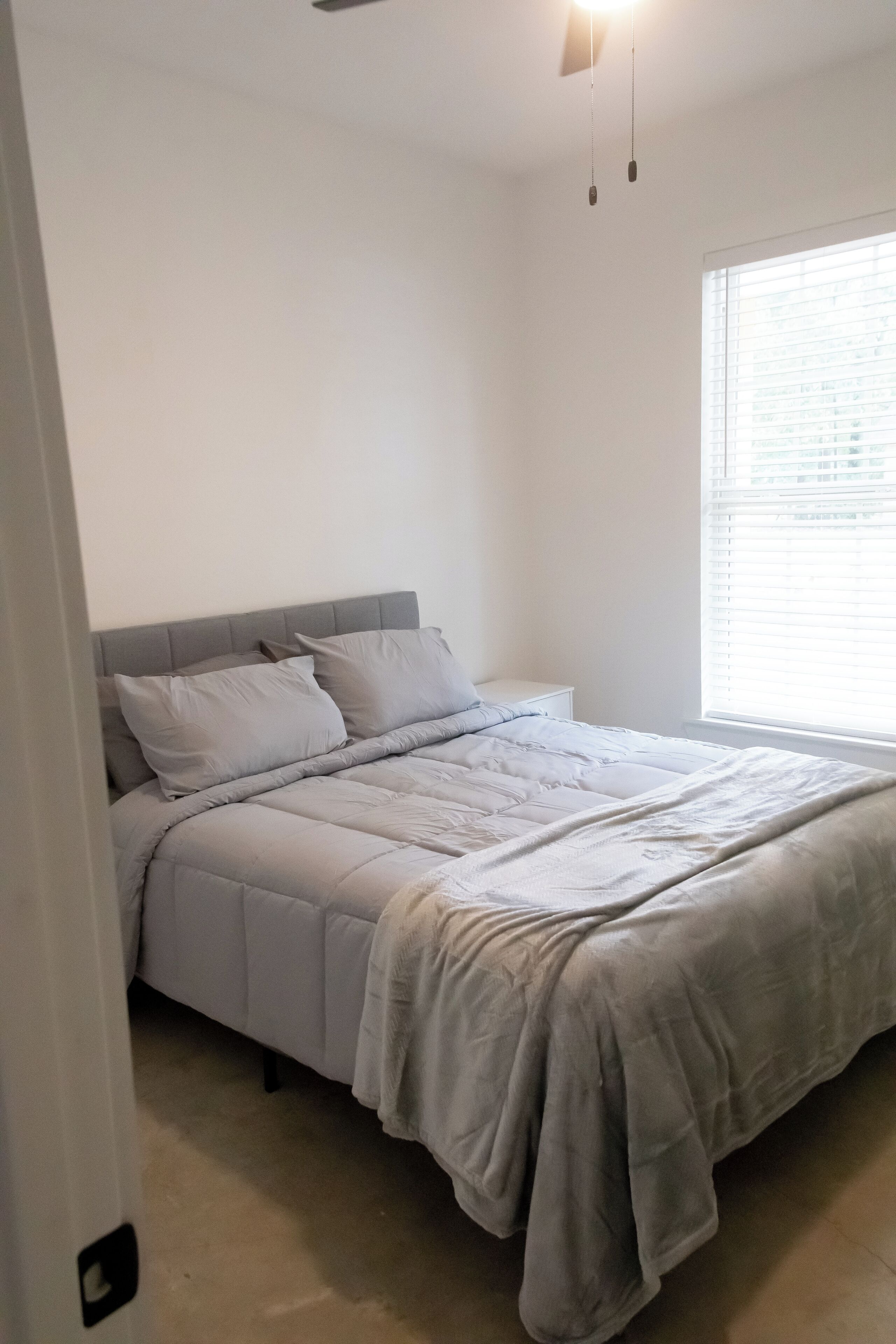 2 habitaciones, tabla de planchar con plancha, wifi y ropa de cama 