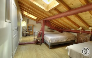 5 bedrooms, travel cot, free WiFi, wheelchair access