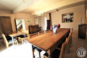Dining - Gîte Maison de Famille (LES HALLES)
