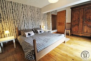 Travel cot, free WiFi, bed sheets - Gîte Maison de Famille (LES HALLES)