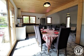 Dining - Le Petit Gîte de Fabienne et Raphaël (BRINDAS)