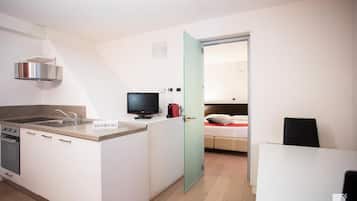 Appartamento, vista città | Ferro/asse da stiro, Wi-Fi gratuito