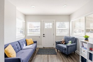 TV - #717 Charming 4-Bed Midtown Reno Retreat (Reno)
