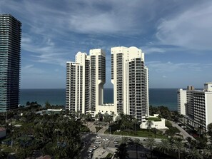 Exterior - Ocean-View 2BR 2BA ,Walk to Beach  Pool, Gym, Parking (Sunny Isles Beach)
