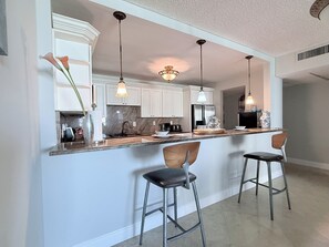 Microwave, oven, stovetop, dishwasher - Ocean-View 2BR 2BA ,Walk to Beach  Pool, Gym, Parking (Sunny Isles Beach)
