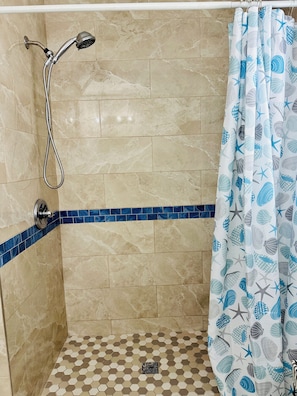 Towels, toilet paper - Discovery Cove with four bedrooms and two bathrooms (Sarasota)